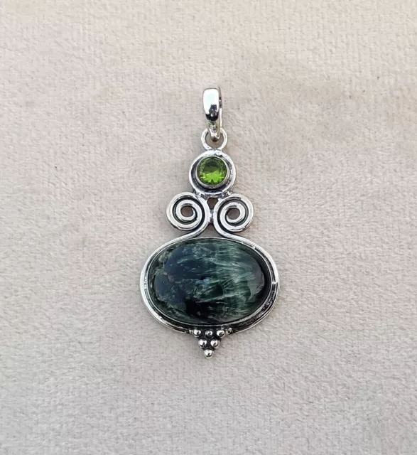 Seraphinite& Peridot Gemstone Solid 925 Sterling Silver Wonderful Pendent SR2203