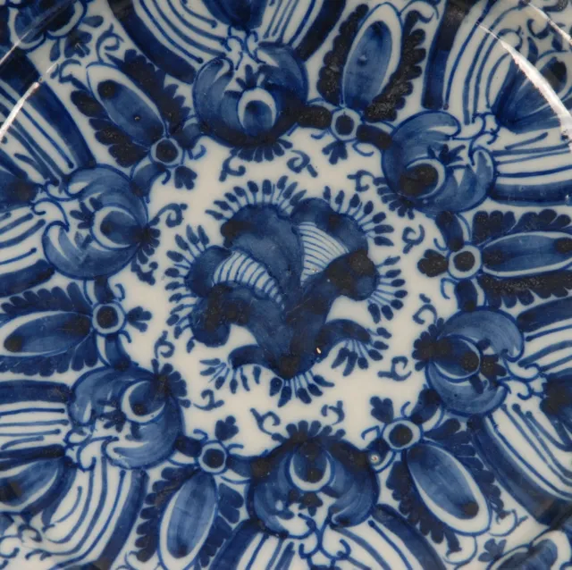 18th century Delft Dish Lampetkan Dutch Delftware blue White Cabinet plate 3