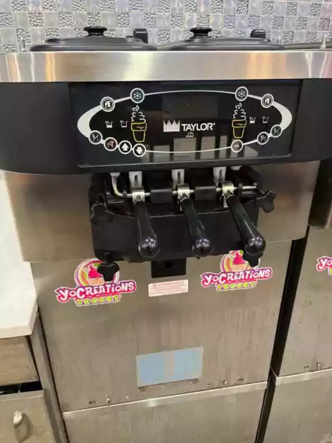 Taylor C723 Soft Serve Frozen Yogurt Machine