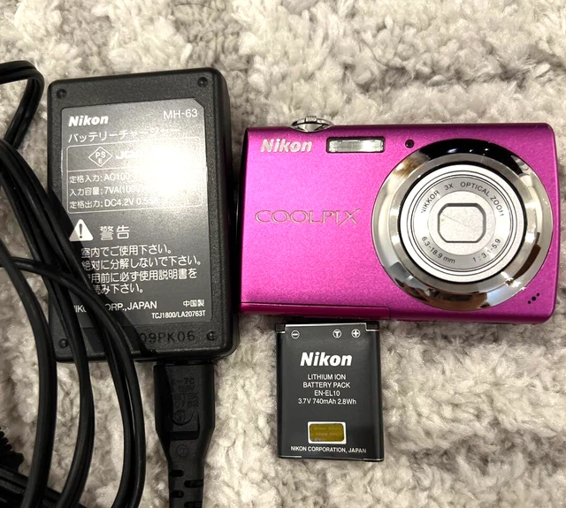 NIKON COOLPIX S220 Compact Digital Camera 10MP 3x Zoom Slim Silver