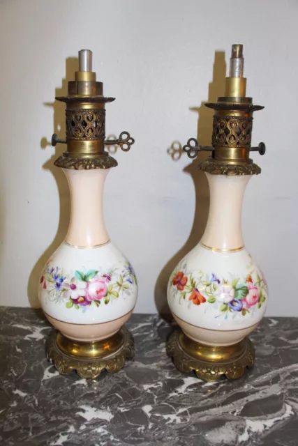 paire de lampes a petrole en porcelaine XIXeme