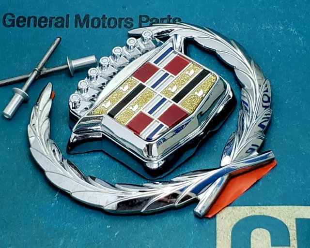 Nos 80 92 Cadillac Trunk Lock Cover Wreath Emblem Set Flip Lid Crest Deck Slider Nos 80 92 Cadillac Trunk Lock Cover Wreath Emblem Set Flip Lid Crest Deck Slider