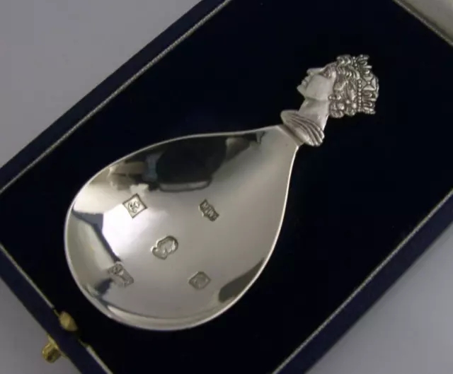 Cased Mint Queen Elizabeth Solid Sterling Silver Caddy Spoon 1977 Royalty