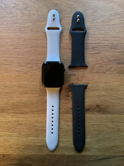 Apple Watch Nike Series 7 45mm Aluminiumgehäuse mit 2 zusätzlichen Armbädern