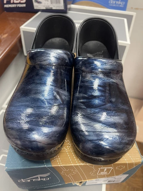 Dansko navy sales crinkle
