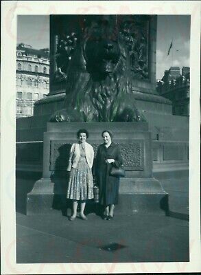 1960 England London Trafalgar Square Women by Lion Plinth 3.5x2.5" 2