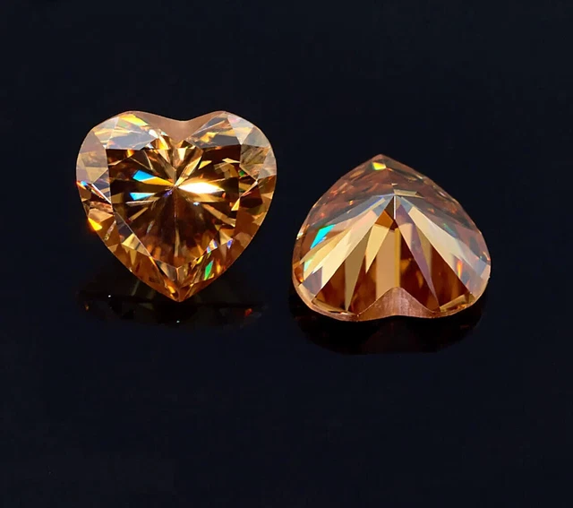 Gemma di pietra di diamante di colore dorato con taglio a cuore da 2,00 Crt...