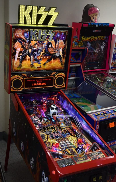 KISS LE Limited Edition Pinball Machine Complete with Topper Only 600 Made L@@K