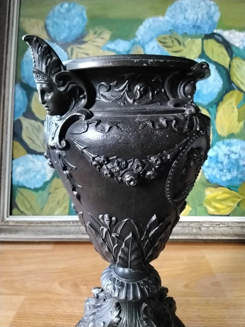 Vase Balustre en Régule décor personnages Antique période Napoléon III 6