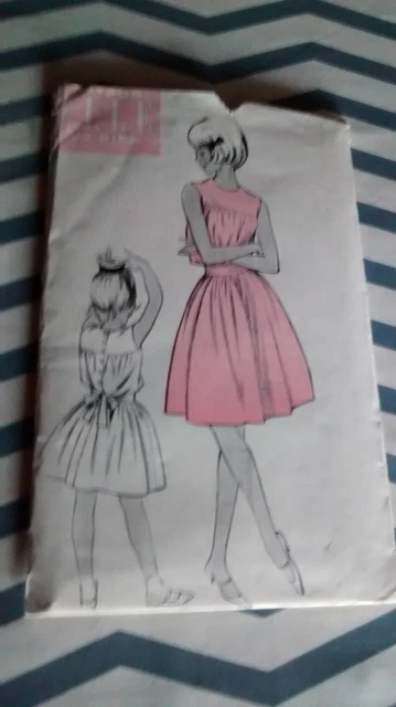 Patron robe à smocks fillette hotsell