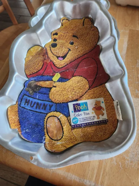 Wilton Disney Winnie Pooh With Hunny Pot Cake Pan With Decorating Instructions