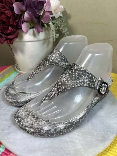 Fitflop Skin Pattern Rubber Thong Wedge Sandals Women’s Size EU 37 US 6 M