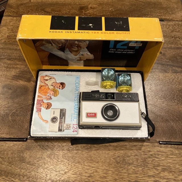 Vintage Kodak Instamatic 124 Camera Color Outfit- Flash Bulb original manual Box
