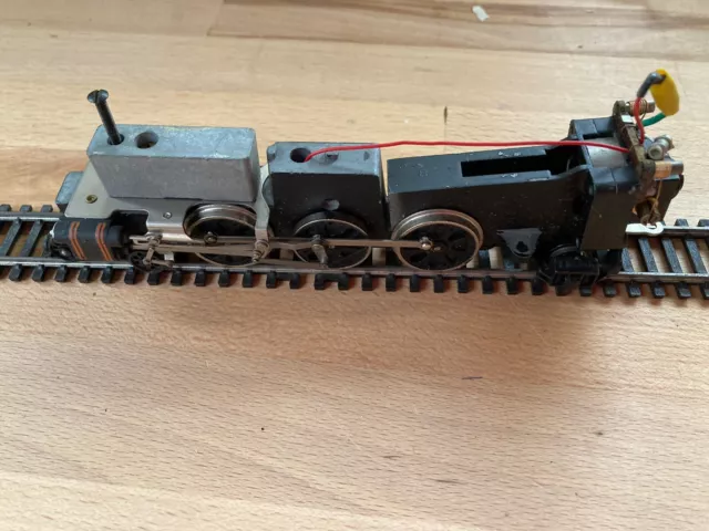 Hornby Dublo 4-6-2 'Barnstaple’ 2-rail chassis - with chimney bolt & runs well