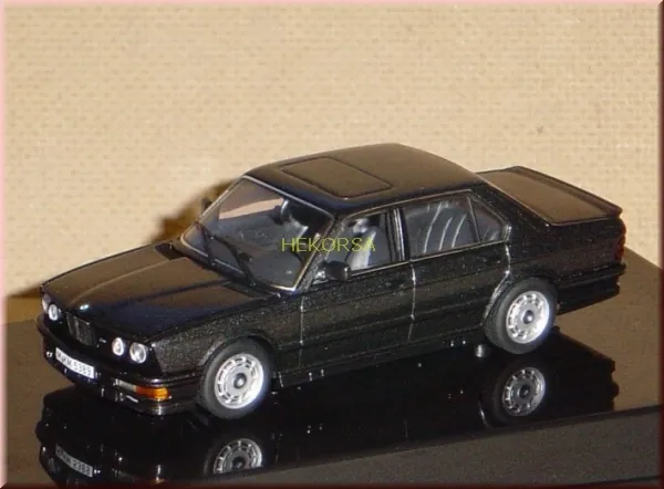 BMW M535i M 535i E28 1984-1987 - diamantschwarz black met. - AUTOart 55162 1:43