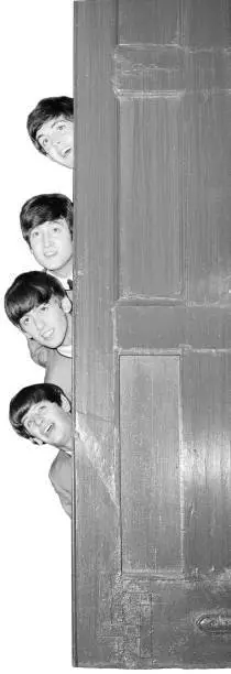 The Beatles Pose Backstage At The Palladium Theatre 1963 Old Photo