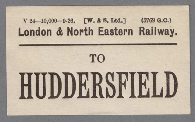 LONDON & NORTH EASTERN RAILWAY GEPÄCKETIKETT - HUDDERSFIELD 9-26 (W.& S Ltd.)