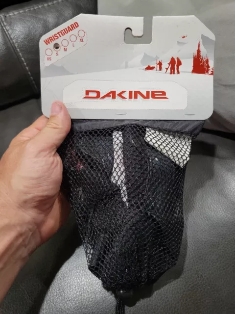 Dakine UNISEX Wristsaver Wrist Guards for Skateboarding Size Small NIP 1 Pair