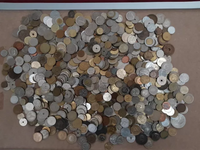 Mixed lot of world / british coins  / tokens  4.1 kg