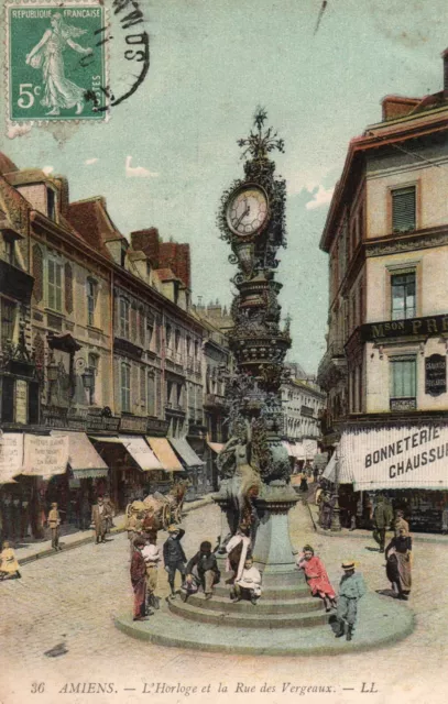 CPA Amiens (80) L'horloge et la rue des Vergeaux- 1911