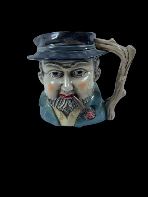 ancien mug buste d’un personnage fumant une pipe chapeau noir  H15,5 Cm