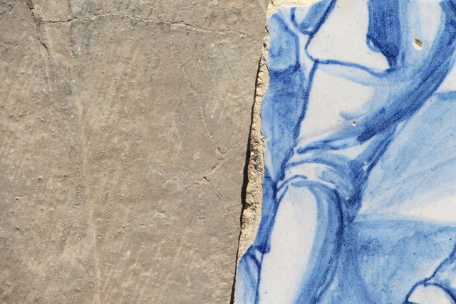 18th Century Blue and White Portuguese Tile depicting a Gentleman Walking 4