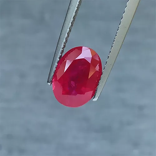 1.25 carats PINKISH RED RUBY OVAL 7x5 MM. LOOSE GEMSTONE ovale rubis rouge