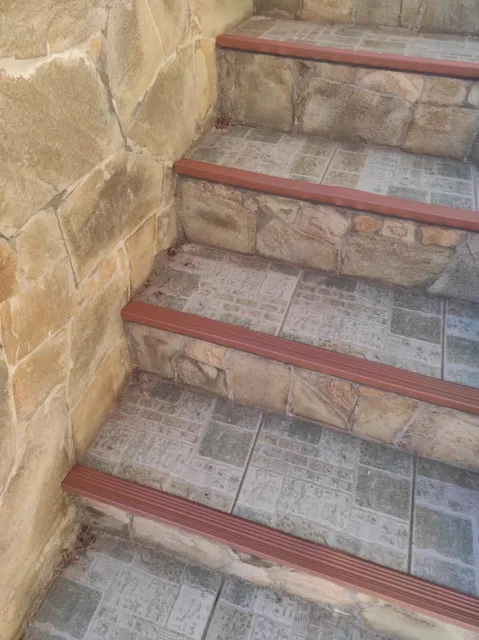 Rubber anti-slip corner on steps 50x20 mm, length: 1 m,  5 pieces, brown