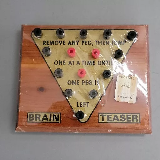 Vintage New Old Stock Brain Teaser Triangle Peg Jumping Game Puzzle Wood NWT
