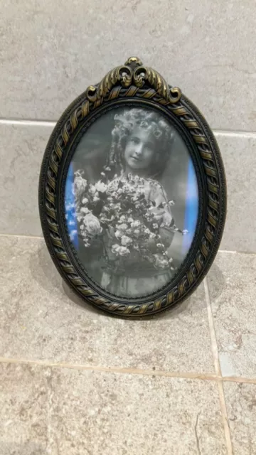 Vintage Victorian Picture Frame Oval Metal Picture Photo Frame Gold & Black