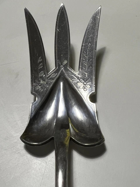 Rogers 1847 Salad /Fish Fork Lorne Pattern Daisies and Leaves