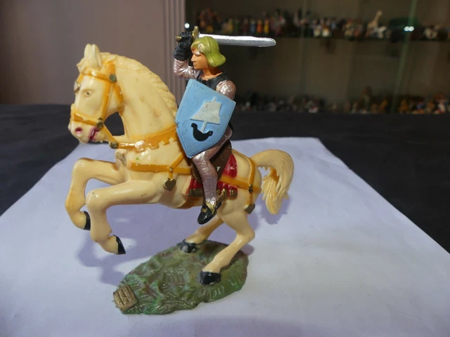 Ancienne Figurine Starlux Cavalier Médiéval Avec Cape Et Flamme – Moyen Âge