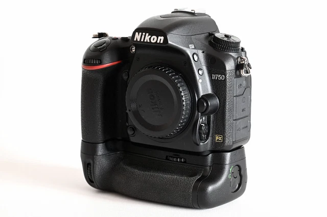 NIKON  D750  avec  MB D16