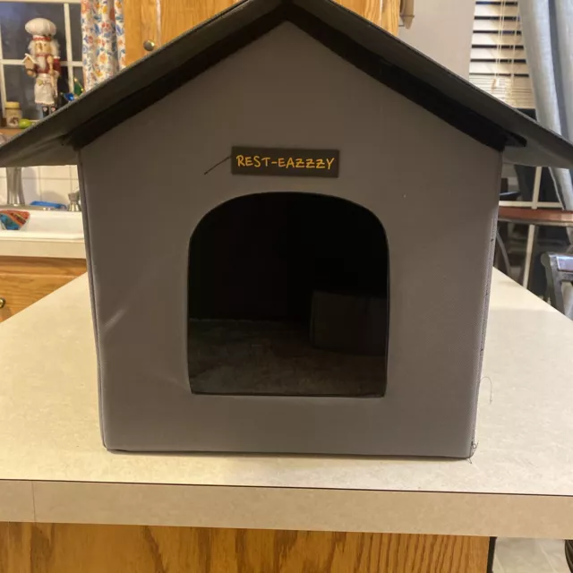 Rest-Eazzzy Cat House for Outdoor Cats, Weatherproof and Insulated Feral Cat Mat