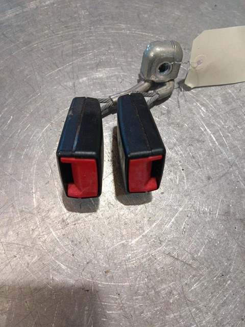 Attache ceinture arriere gauche VOLKSWAGEN PASSAT 5 2.0 TDI - 16V /R:61654175