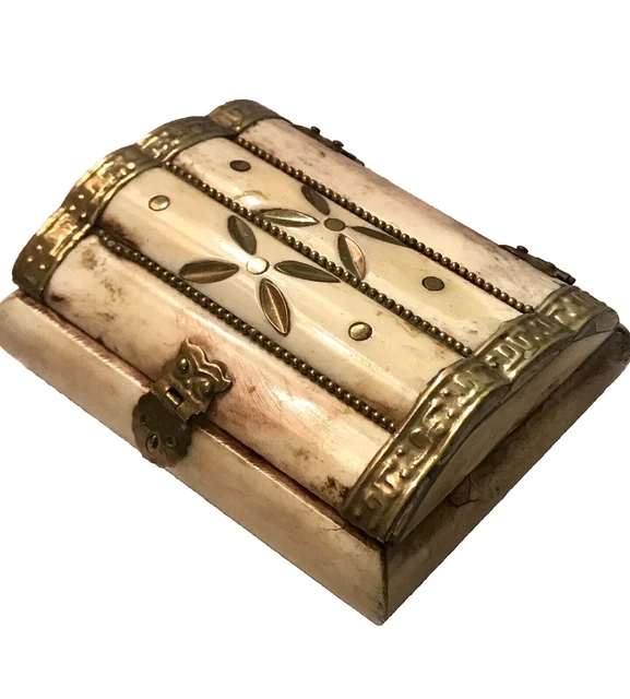 ANCIENNE BOITE À bijoux Laiton & Verre biseauté en bon état EUR 59,49