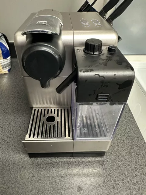 DE LONGHI EN550.S NESPRESSO Lattissima Touch Pods Coffee Machine