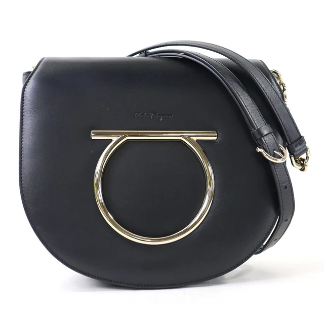Auth Salvatore Ferragamo Gancini Crossbody Shoulder Bag Black Leather - r9406g