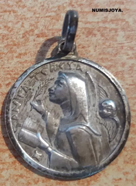 Año 1940/50 medalla de Santa Teresa Plata. Peso 2,14 gr. 17 mm.