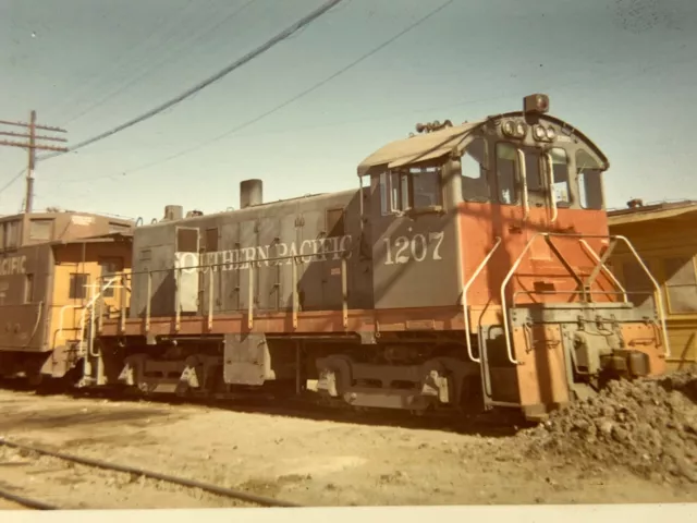 AtH) Found Photo Photograph 1967 Southern Pacific Railroad Train Engine 1207