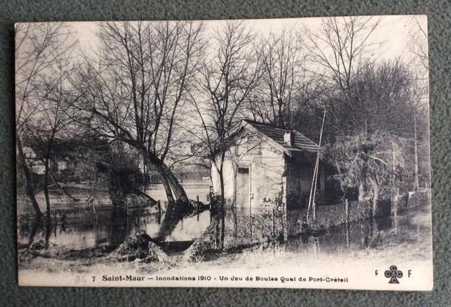CPA. SAINT MAUR. 94 - 1910 Floods. A set of boules Quai du Port Créteil.