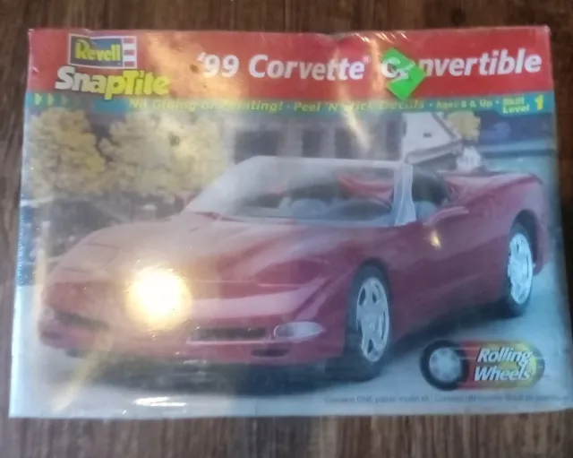 Revell Snaptite 1:25 /1998 Corvette Convertible Model Kit #85-1904 Nib