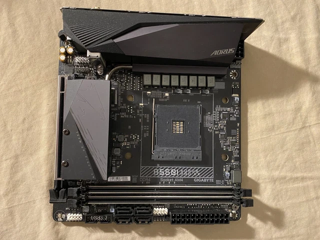 GIGABYTE B550I AORUS PRO AX Motherboard AMD B550 AM4 DDR4 M.2 Mini-ITX ...