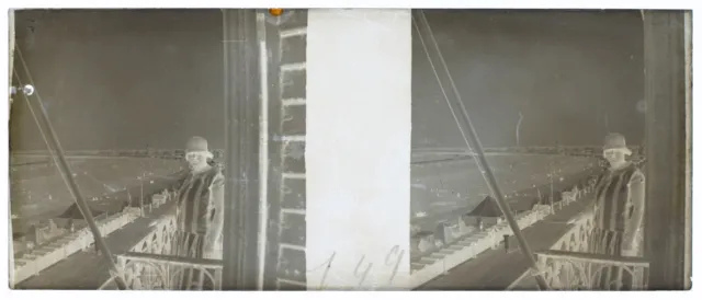 Femme au balcon Plage c1930 Photo NEGATIVE Plaque de verre Stereo Vintage V34L5n