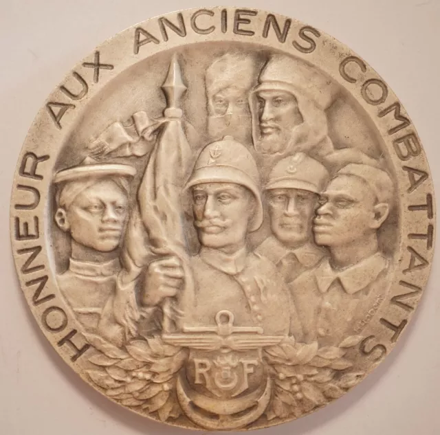 Expo Coloniale De 1931 : Medaille Anciens Combattants - Rare Version Argentee