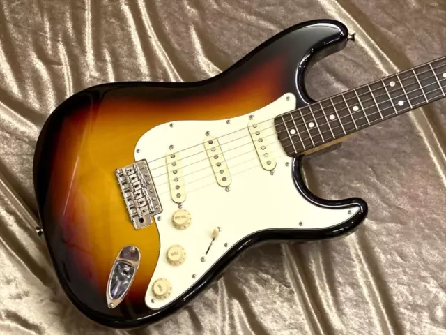 Fender Japan Exclusive Classic 60s Stratocaster 3 Tone Sunburst w   Texas Spec