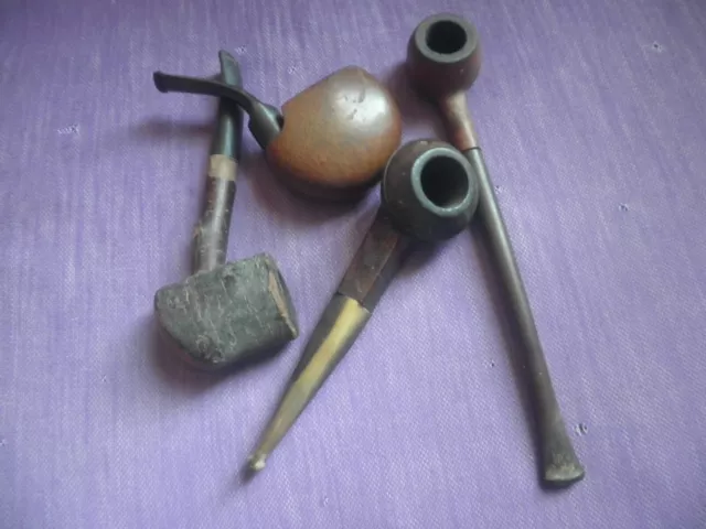 Lot de quatre pipes en bois