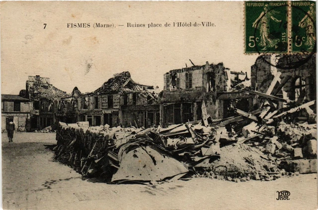 CPA Militaire, Fismes - Ruines place de l'Hotel de Ville (277947)