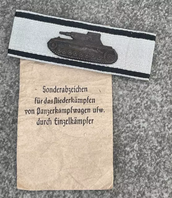 Orden Panzer Erinnerungsabz. in Tüte. Eisen magnetisch, 3 Splinte.  Carl Wild