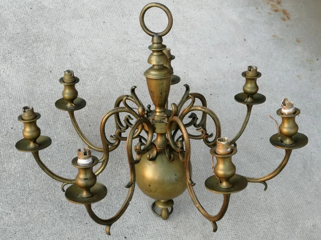 Important Lustre Hollandais en bronze à 10 bras